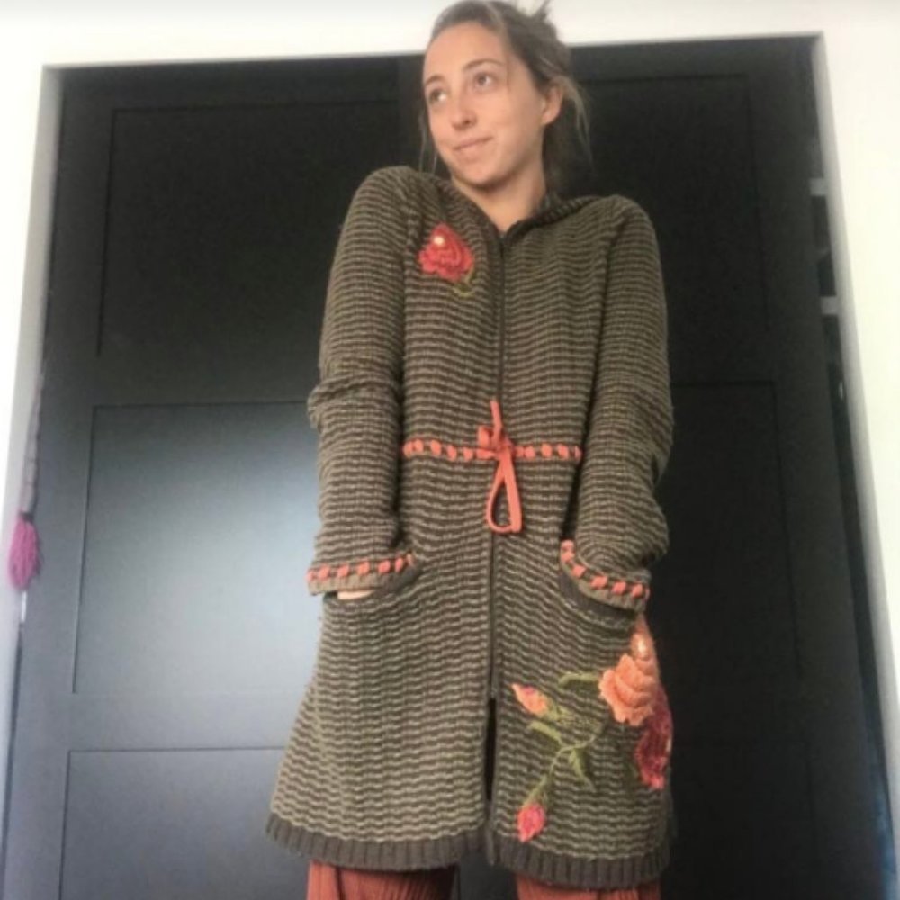Chic and comfortable for any day! Perfect Condition. Love it